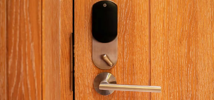 Automatic Locking Door Knob Colton